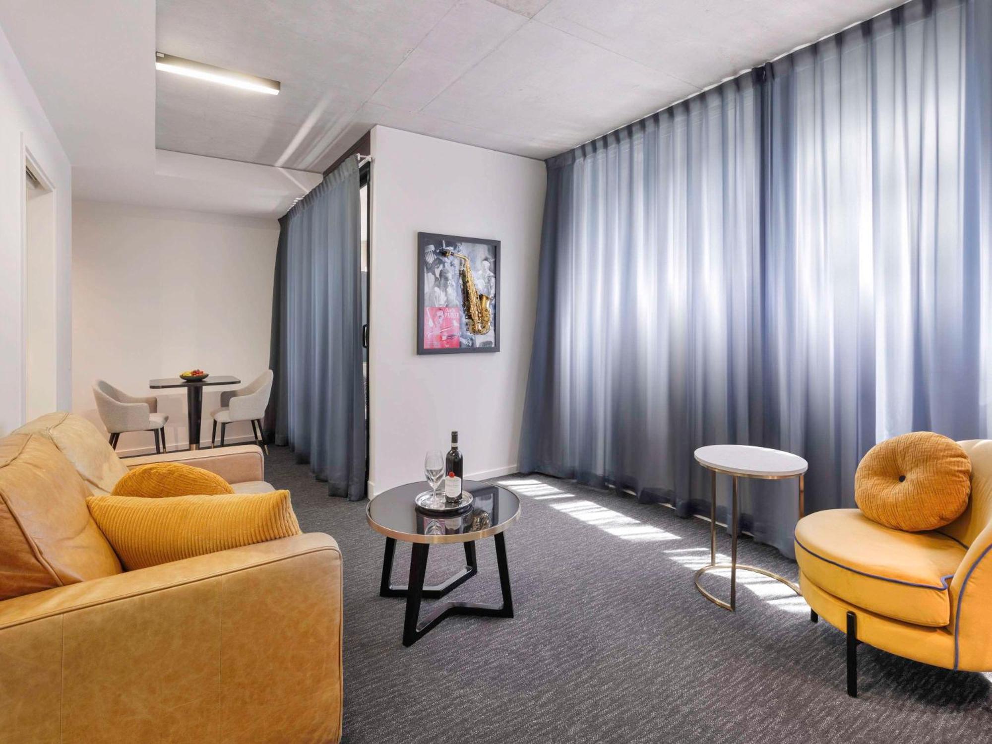 Mercure Melbourne St Kilda Road Exterior photo